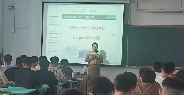聚焦课堂提质量 互听互评促成长—— bw必威西汉姆联官网开展公开教学听课评课活动 聚焦课堂提质量 互听互评促成长—— bw必威西汉姆联官网开展公开教学听课评课活动